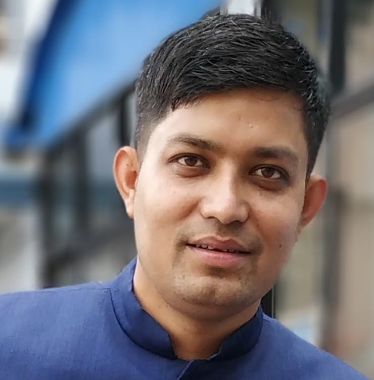 बेलायतमा ५ वर्ष बसेर नेपाल फर्किएका बागलुङका सुरेश कँडेलले दुध बेचेरै कमाउछन् वार्षिक २० लाख